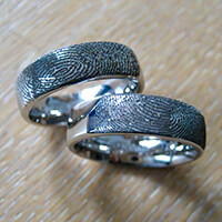 Trauringe, Weißgold mit eingelaserten Fingerabdrücken